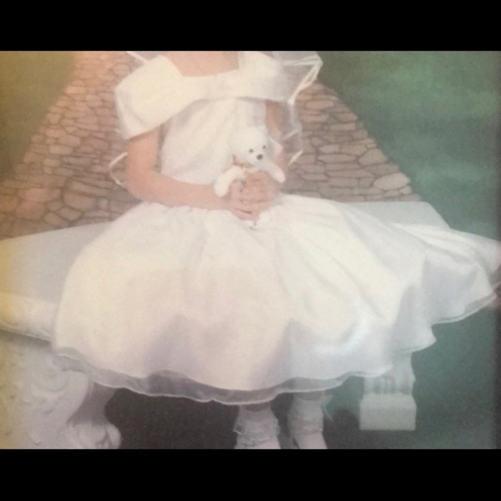 ** ** - - -white dress -(size7 )- only the dress ,included.